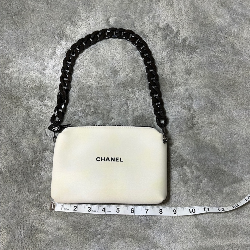 CHANEL Clutch with Black Chain - Picture 2 of 5